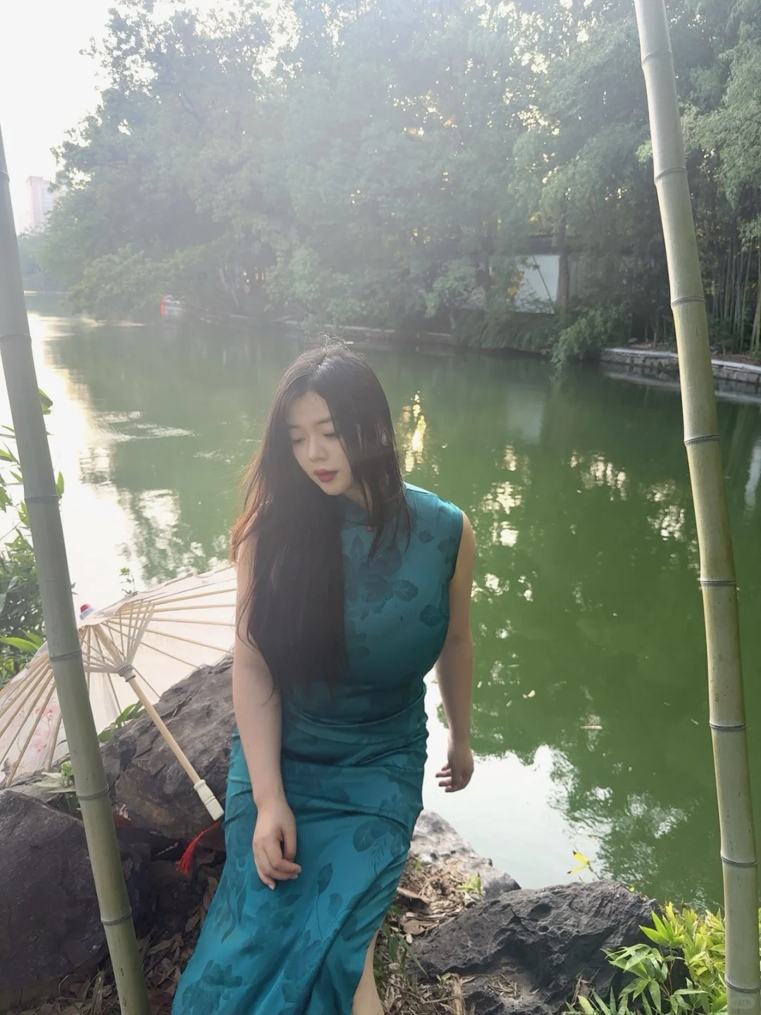 丰腴美人穿旗袍