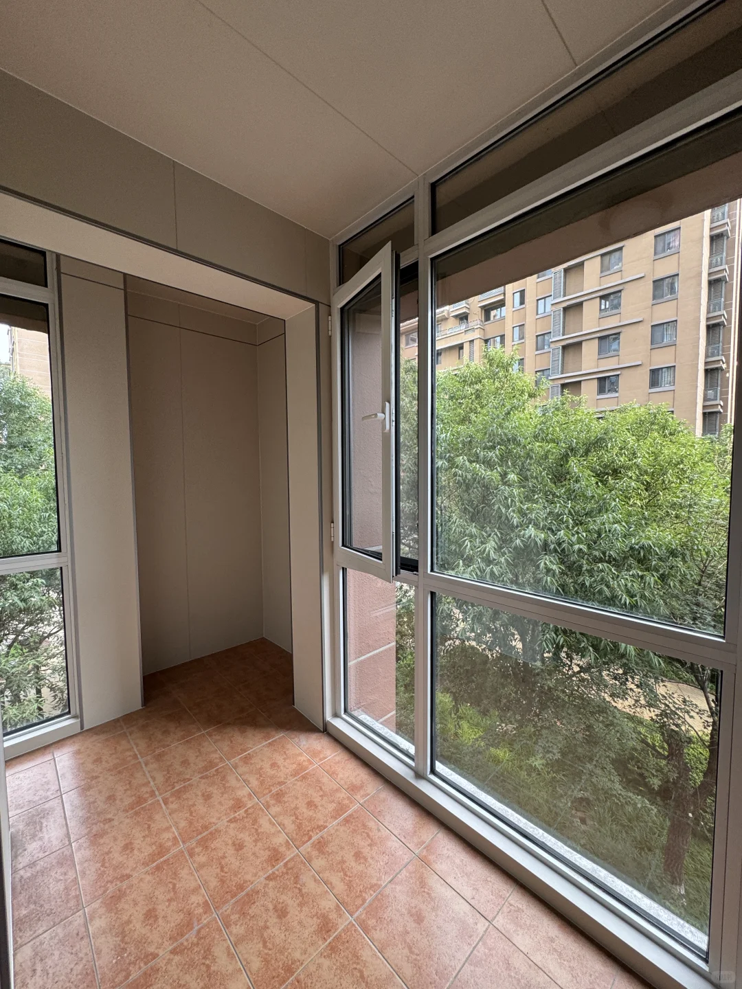 在生态城，法式复古风的树景房🏡155万拿下了