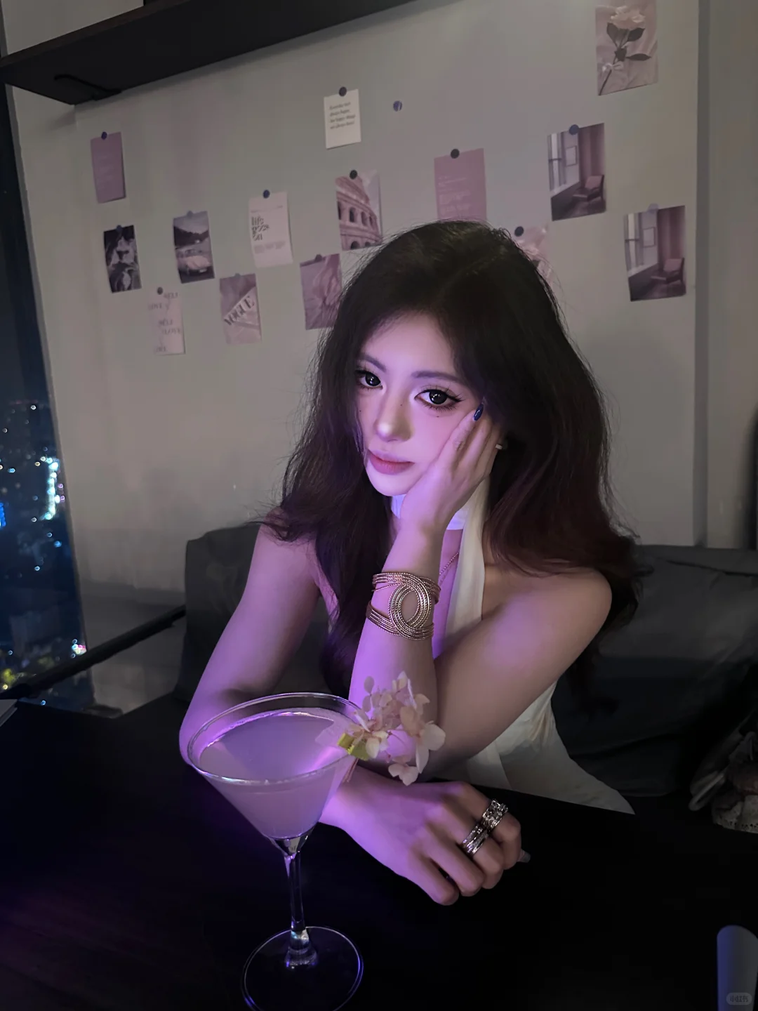 爱 是哄她开心 而不是告诉她要开心