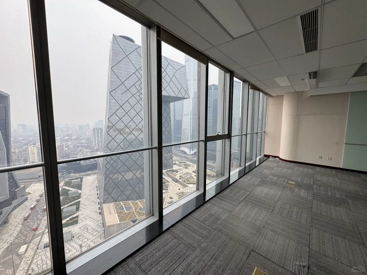 财富中心写字楼出租，276㎡标准交付！