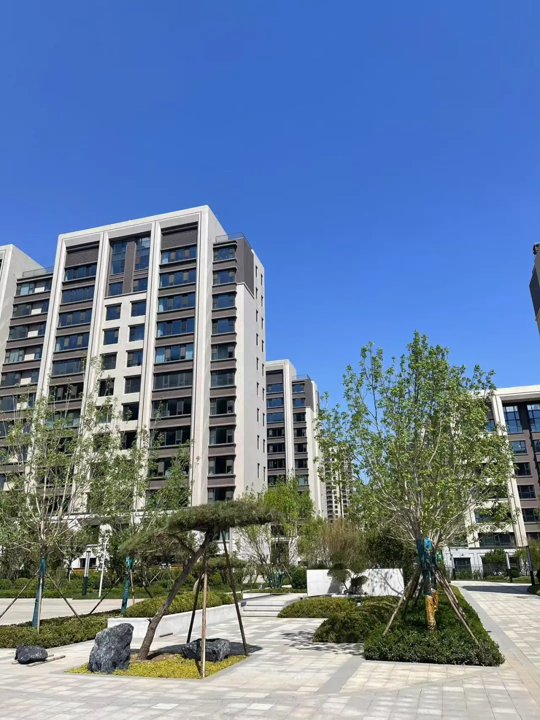五合.锦江府小区实拍！水系+儿童区+绿化