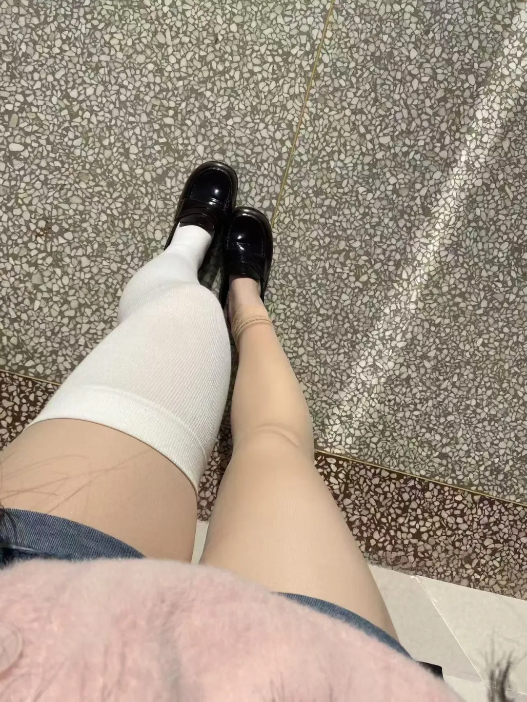 光腿神器➕白色大腿袜，好好看啊！！！