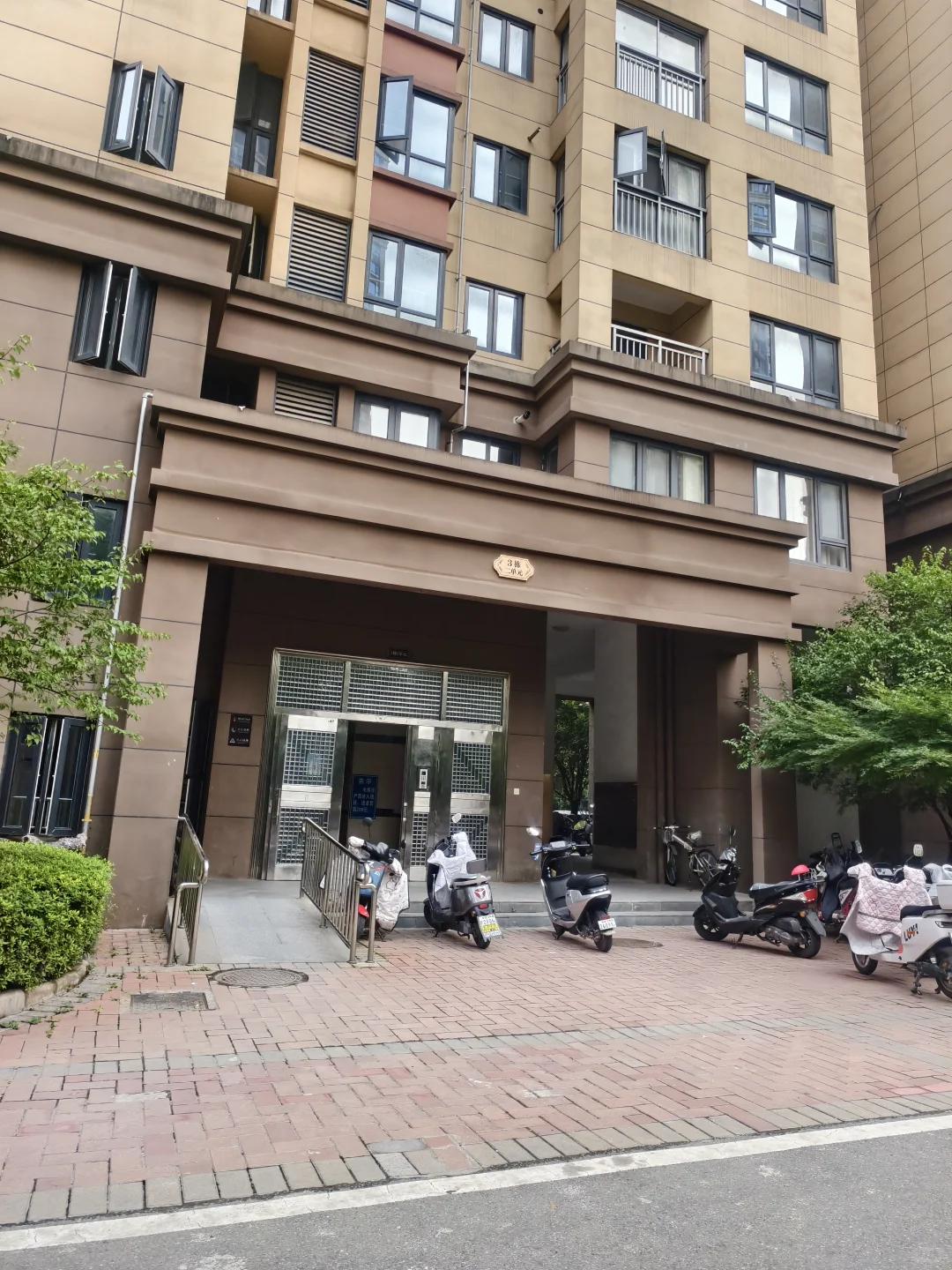 好消息：终于找到合适小区 坏消息:无房源