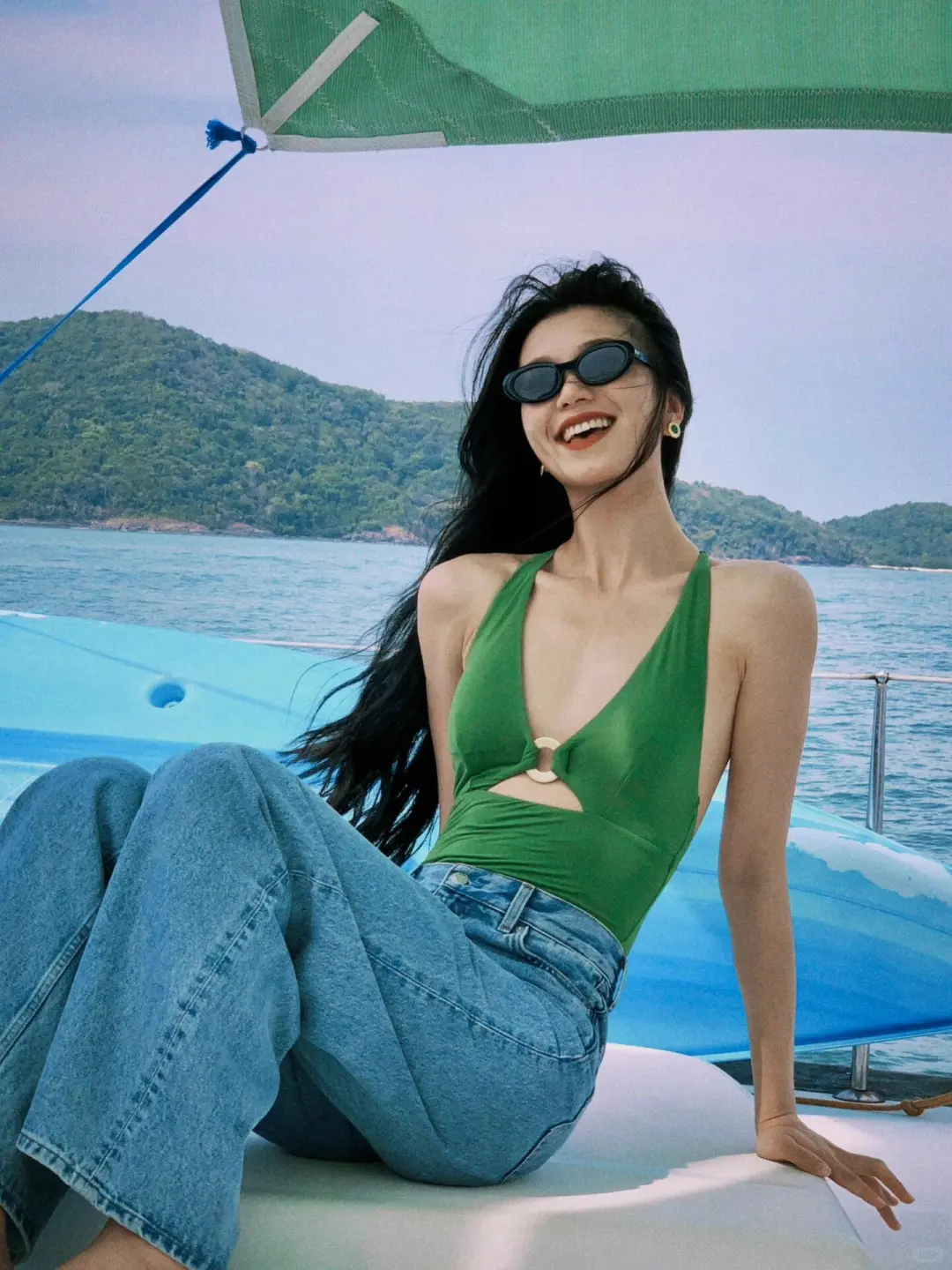海上逐风🌊｜这件绿泳衣美出新高度