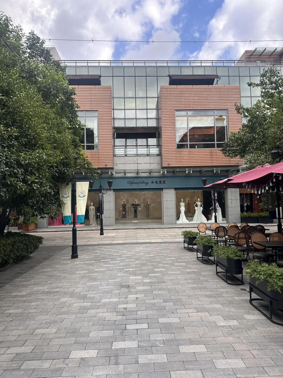 梧桐区思南公馆沿街商铺160平🉑零售饮品等