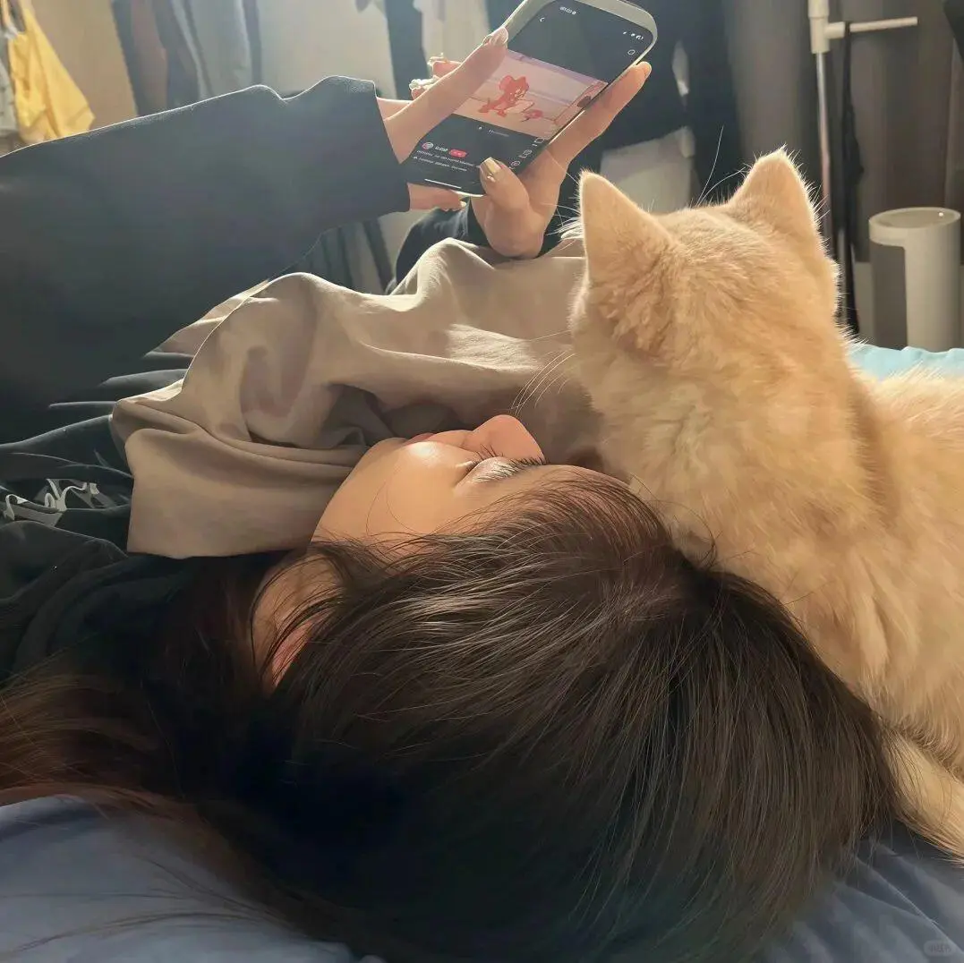 松弛感慵懒女生头像