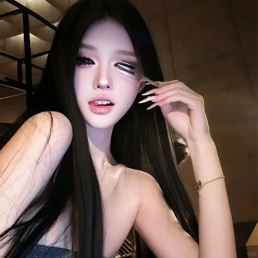 𝑾𝒆𝑪𝒉𝒂𝒕/权威女头