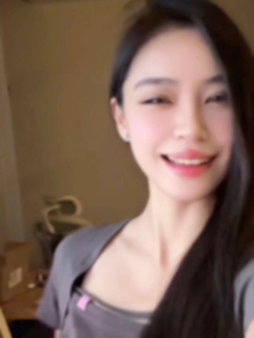 好想发抖但怕被说擦边