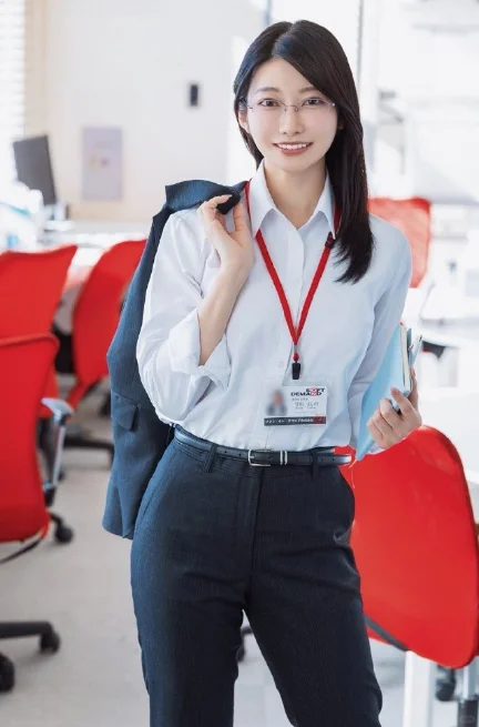 这气质谁能抗拒啊！职场女神！2.2