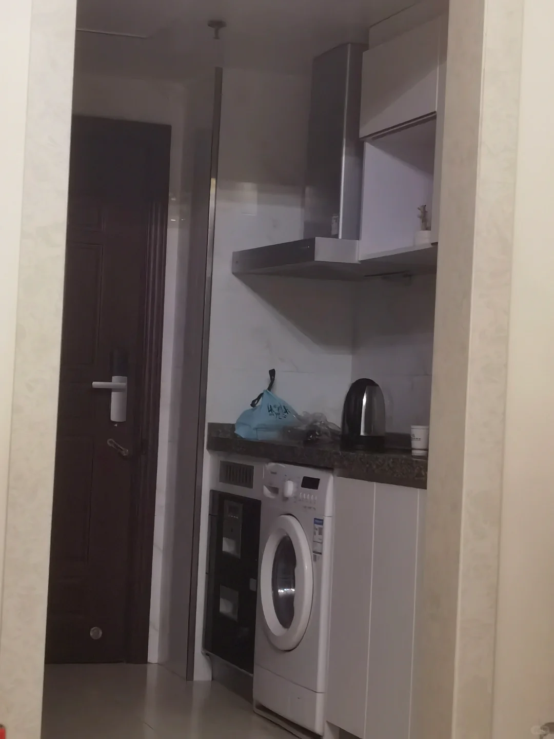 凌晨三点半 住酒店被人开门推门