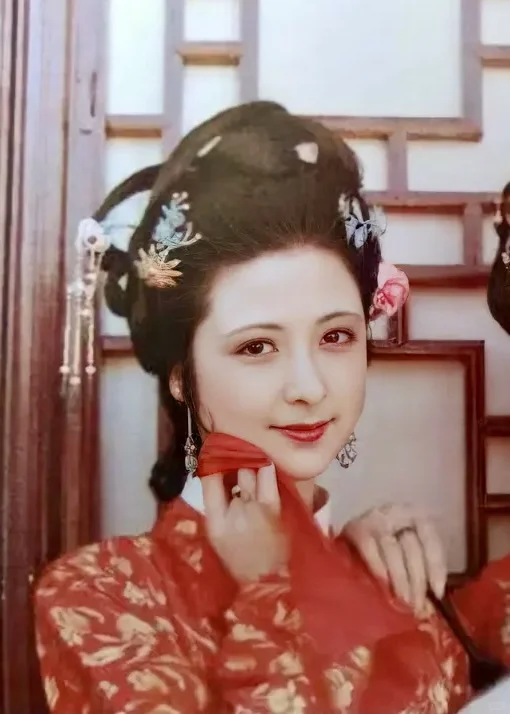 媚眼如丝尤二姐 ｜花为肚肠雪作肌肤