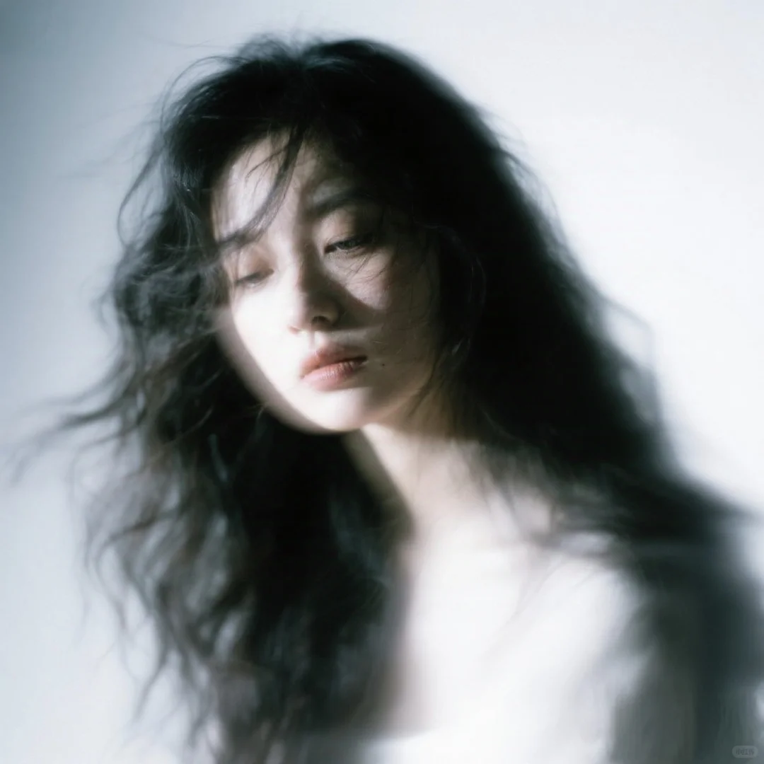 WeChat/慵懒破碎女生头像