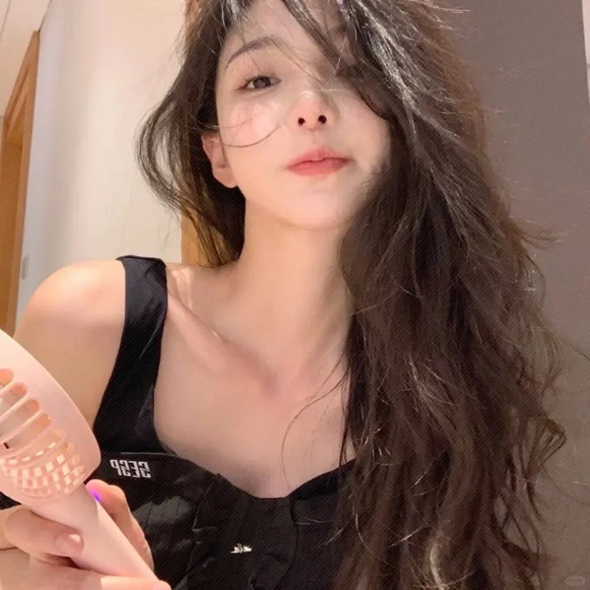 超火🔥的女生头像