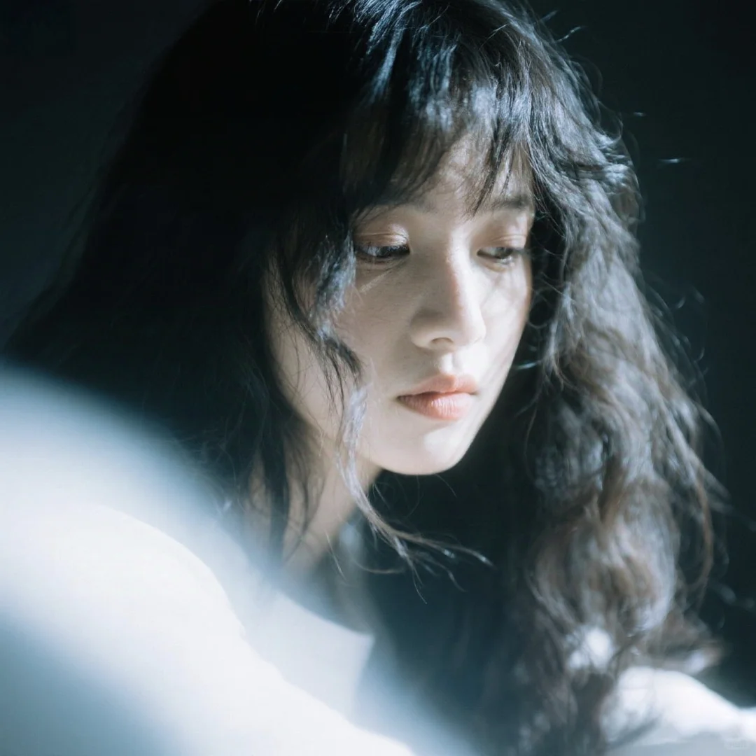 WeChat/慵懒破碎女生头像