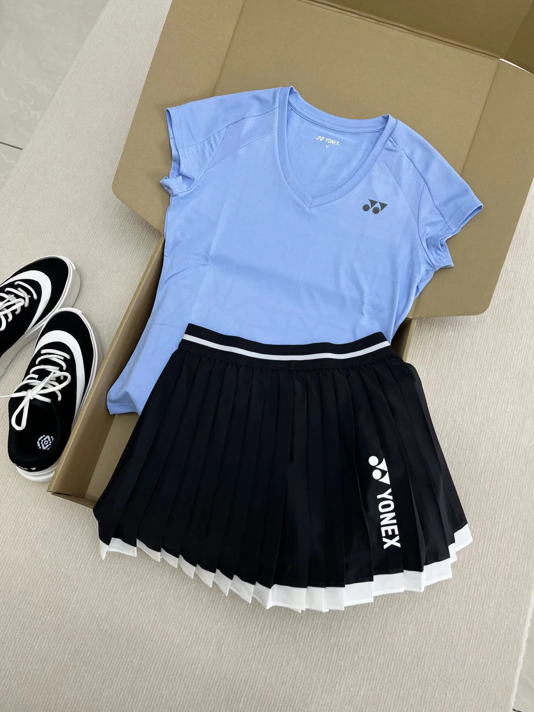黑丝白丝不如我的尤尼克斯｜羽球人OOTD