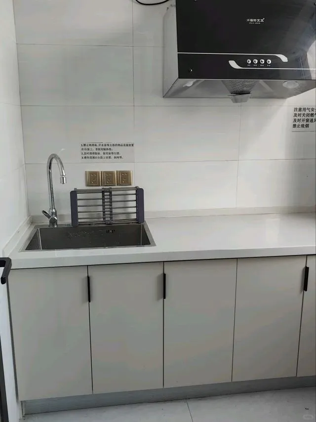 南里商电梯房两室一厅出租