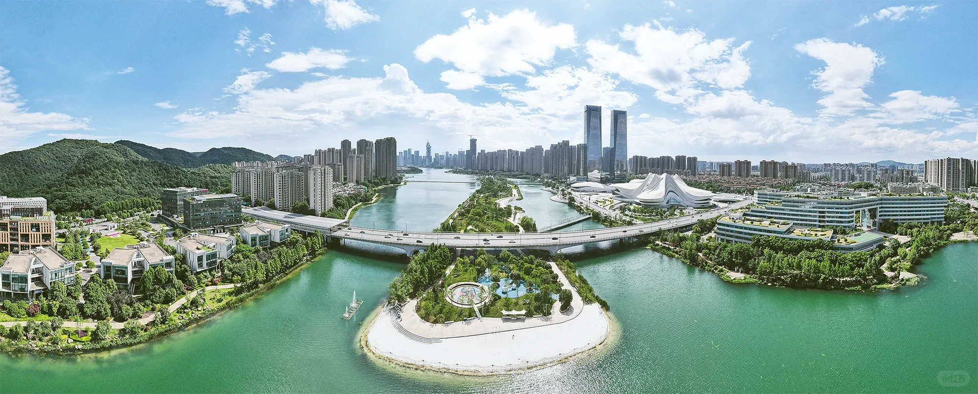 地铁口房源，单价四千余，含15万品牌家装包
