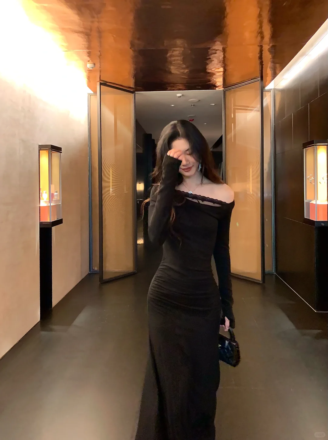 气质女人一身黑🖤