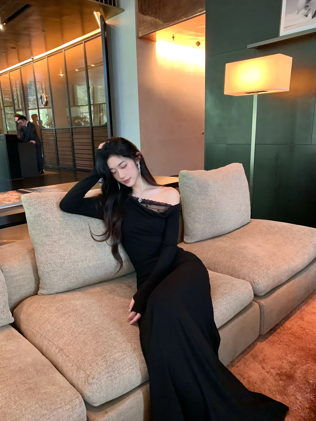 气质女人一身黑🖤