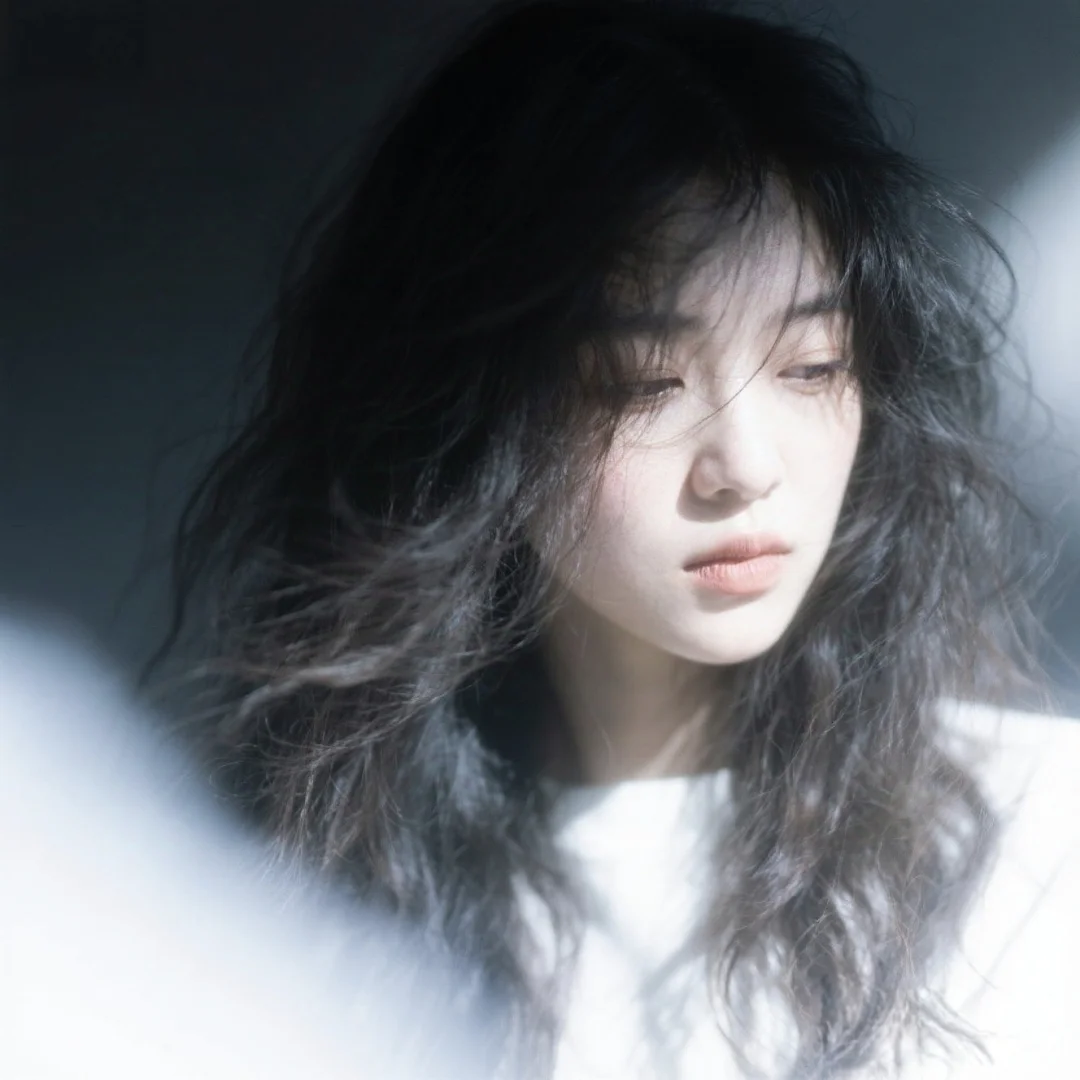 WeChat/慵懒破碎女生头像