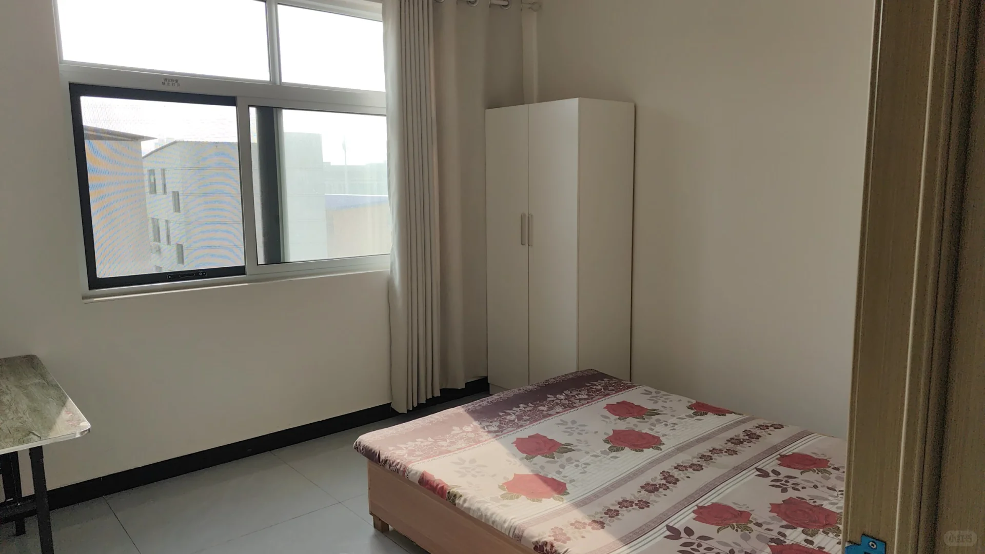 南里商电梯房两室一厅出租