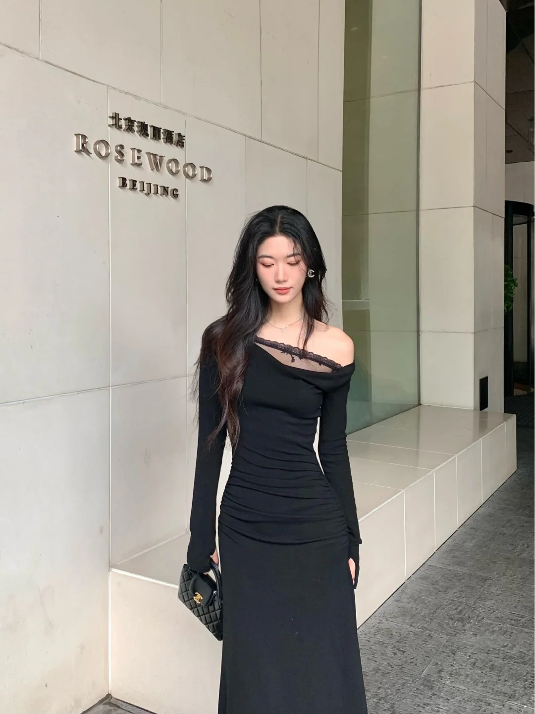 气质女人一身黑🖤