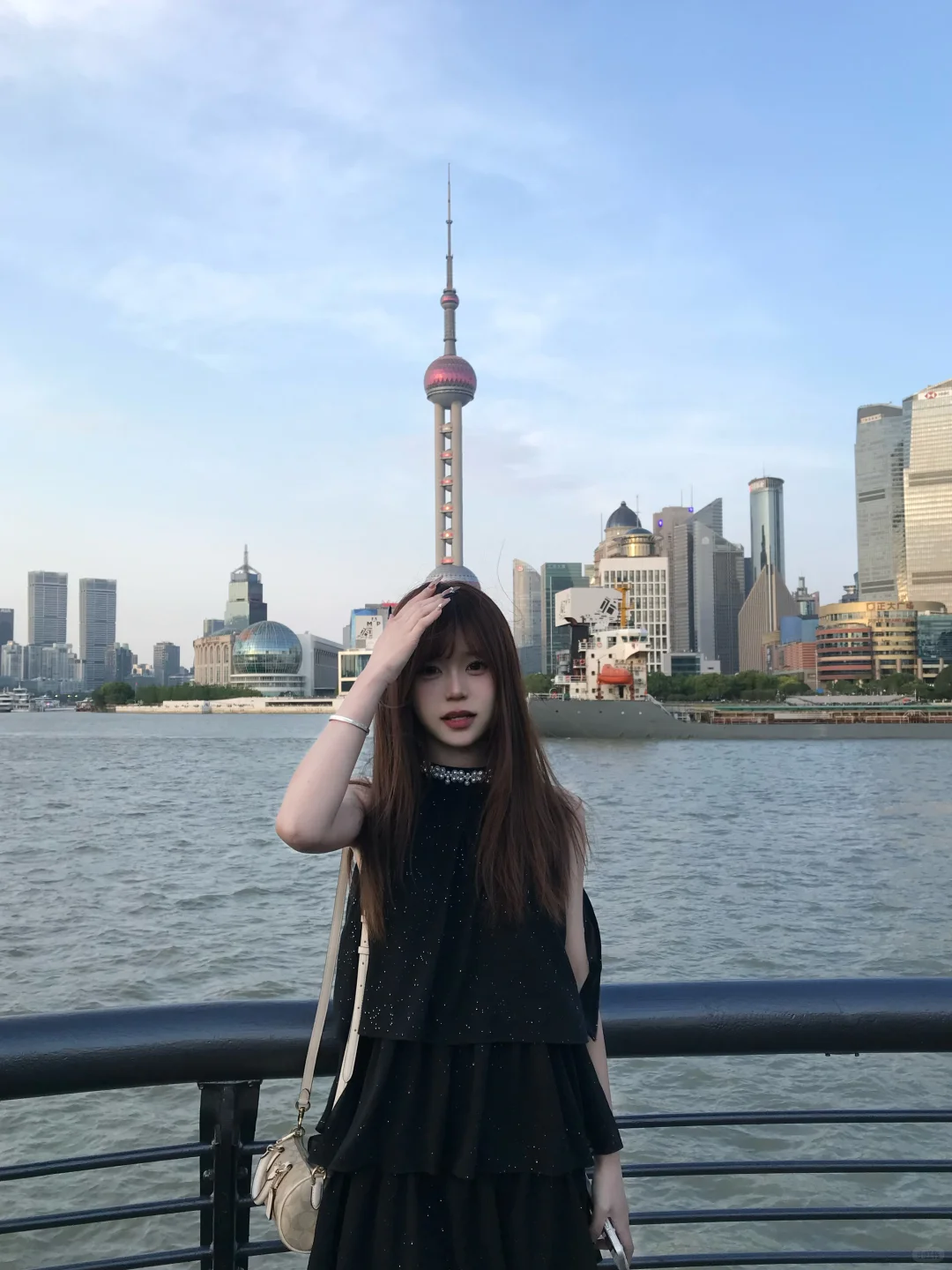 这套衣服在上海出片被朋友圈夸爆了！