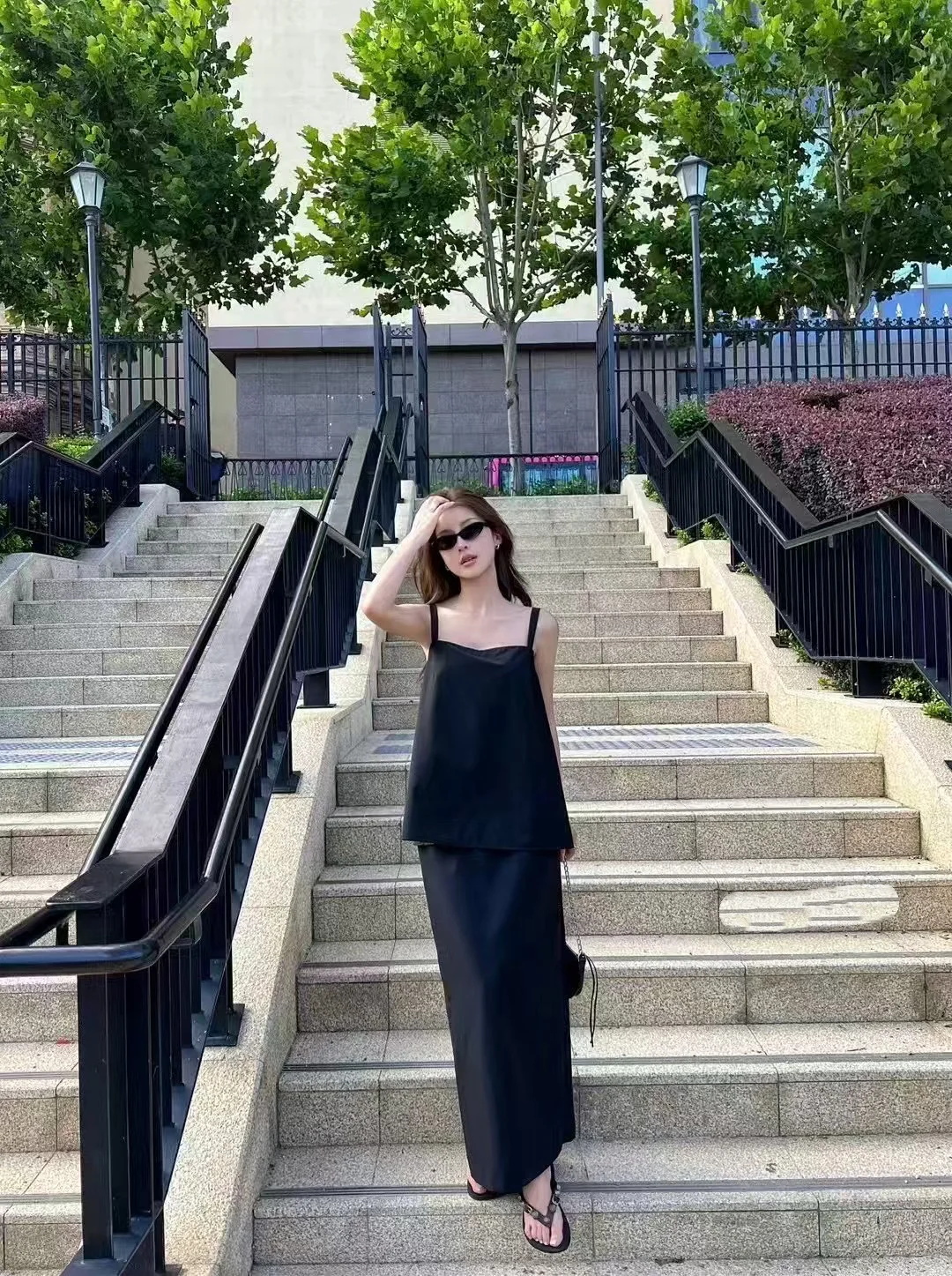 精致女神范儿的一套，后背小心机哦