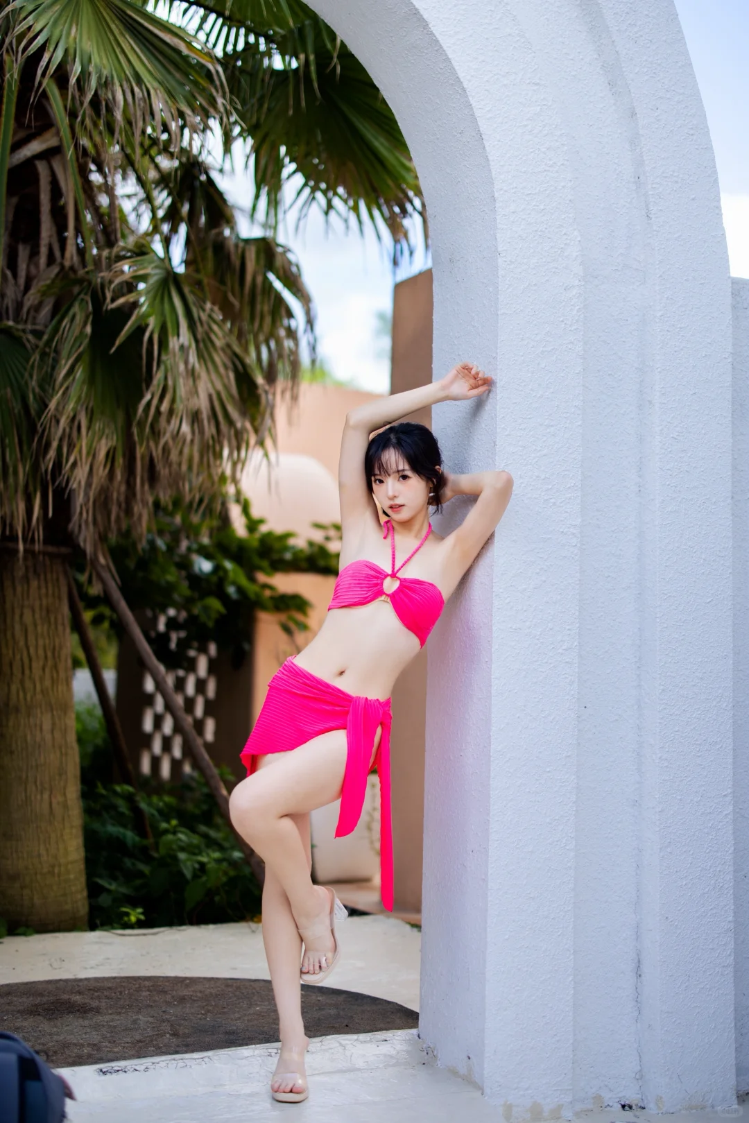 夏天怎么能少的了美少女和泳池呢！