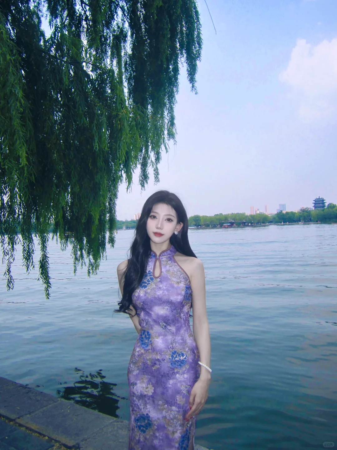 一袭旗袍，半湖烟水