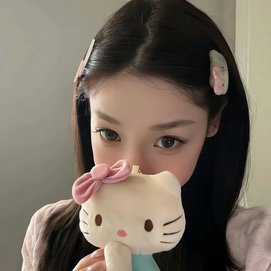 𝙒𝙚𝘾𝙝𝙖𝙩 / 女头➕背景图🍒