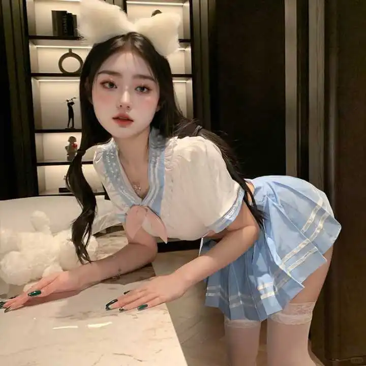 这个女孩有点甜~好喜欢她！