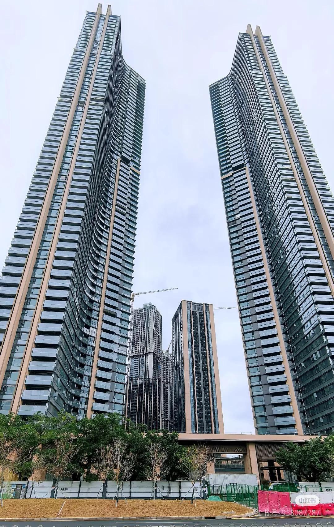 登顶中国最高住宅楼深业世纪山谷世家69层