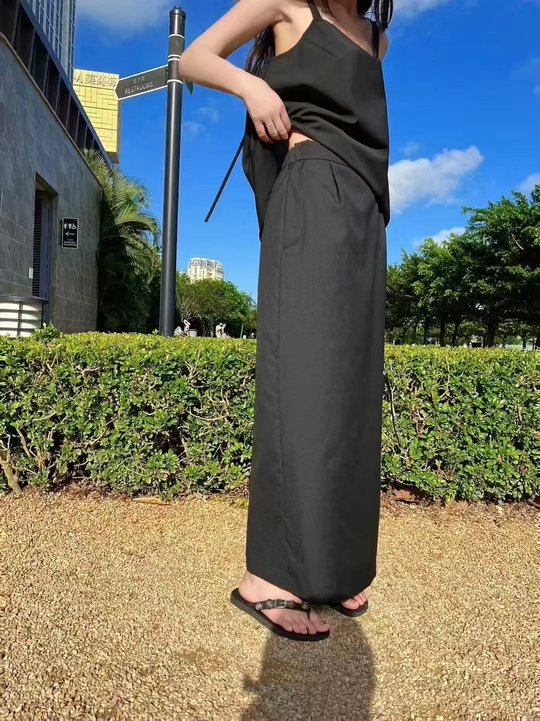 精致女神范儿的一套，后背小心机哦
