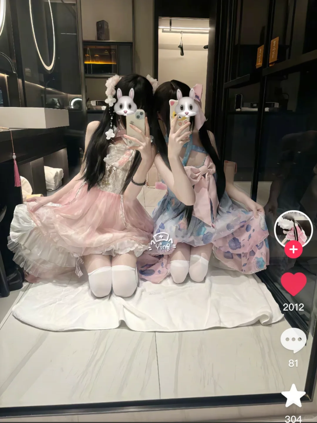 这才是lo娘的正确拍照姿势，白丝加掀👗