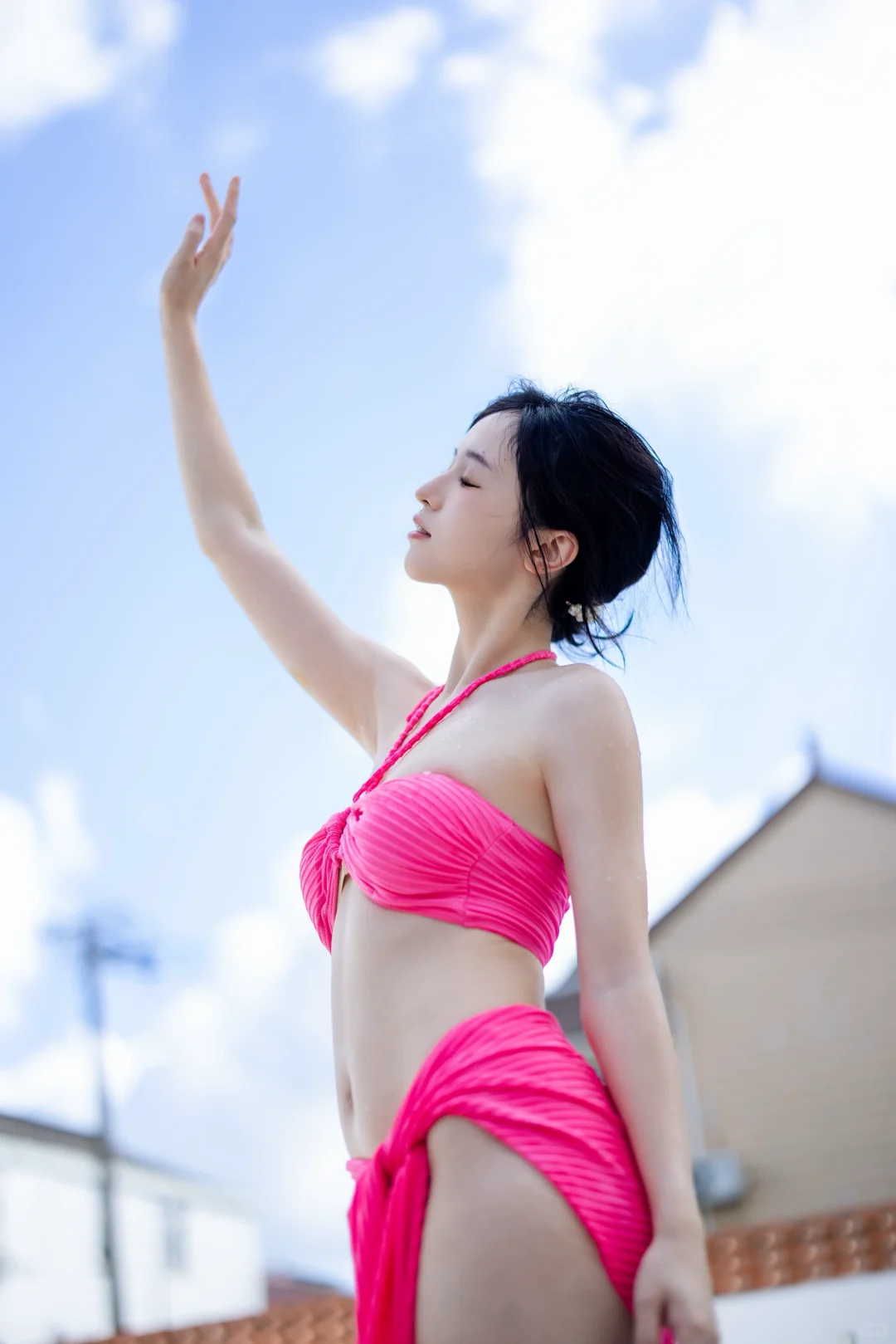 夏天怎么能少的了美少女和泳池呢！