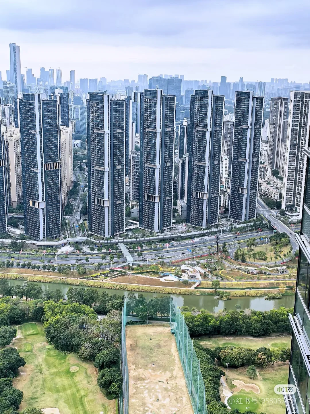 登顶中国最高住宅楼深业世纪山谷世家69层