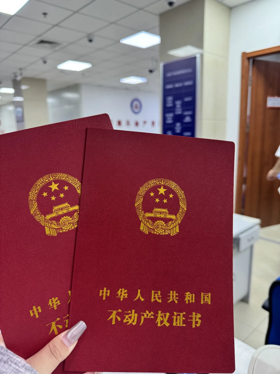 工作暂停，让我们恭喜这对小情侣！