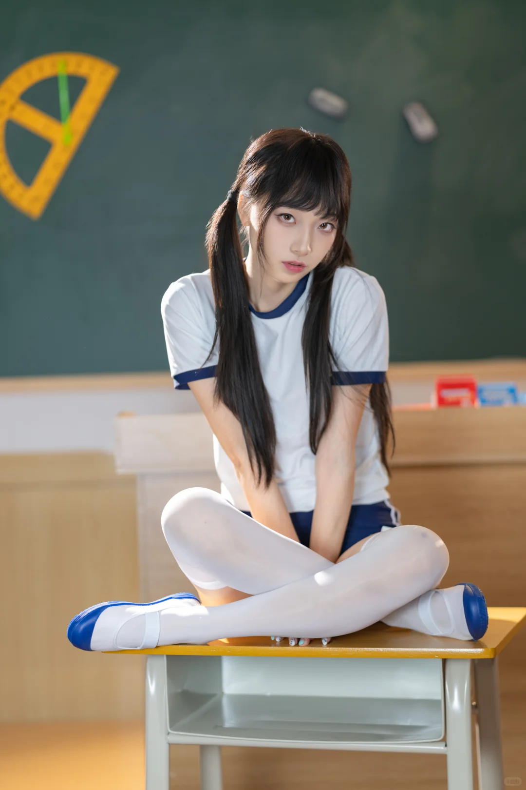 教室+体操服+双马尾 最配哦~