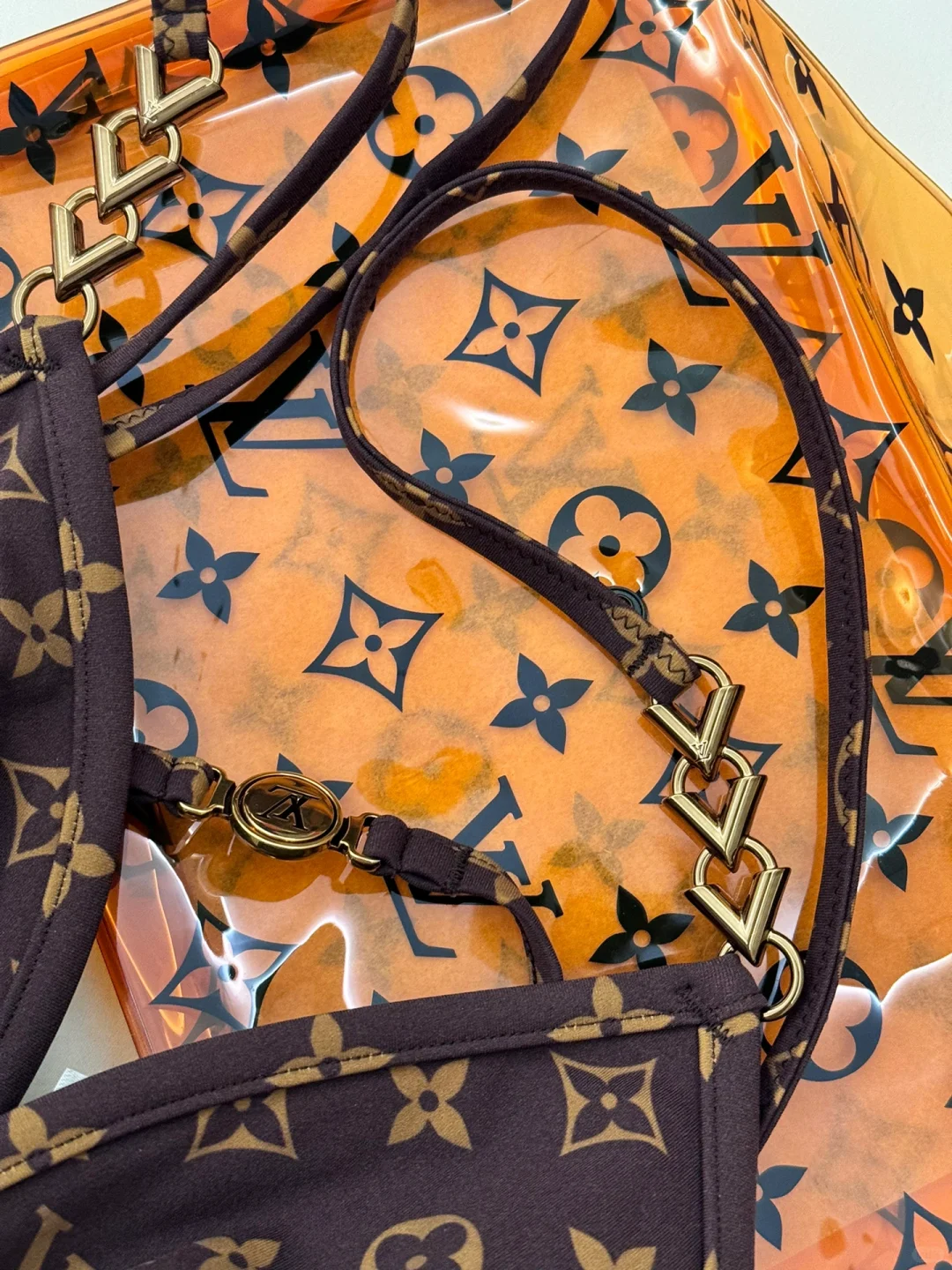细节满满的Lv比基尼👙