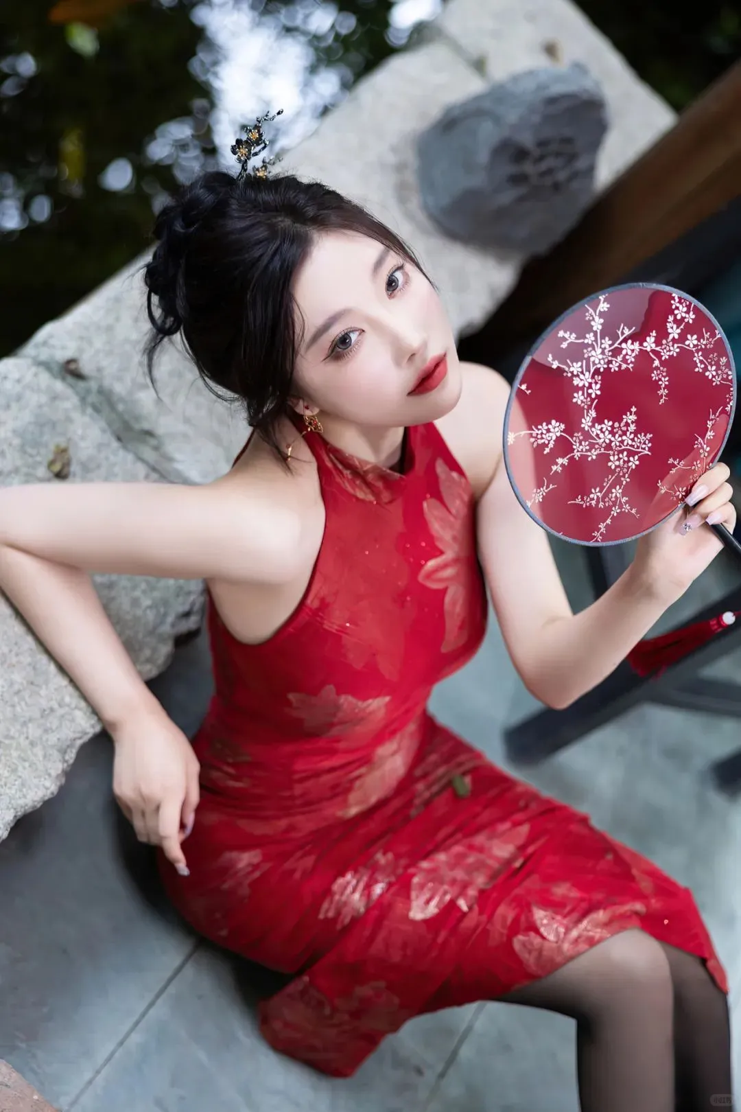 杨晨晨旗袍陪黑丝大长腿，太绝了