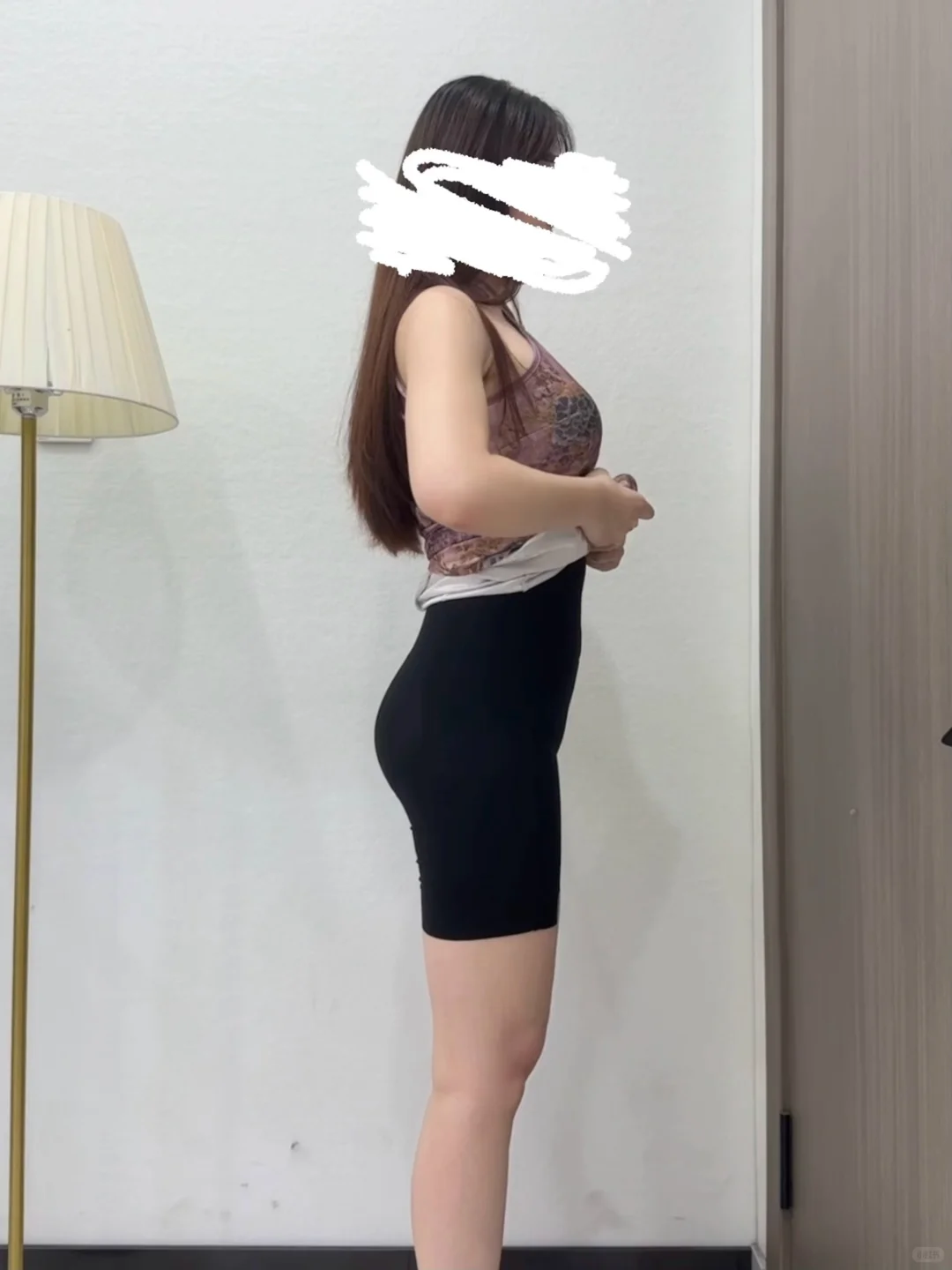 电梯看见的，不理解那些怀孕还穿旗袍的…