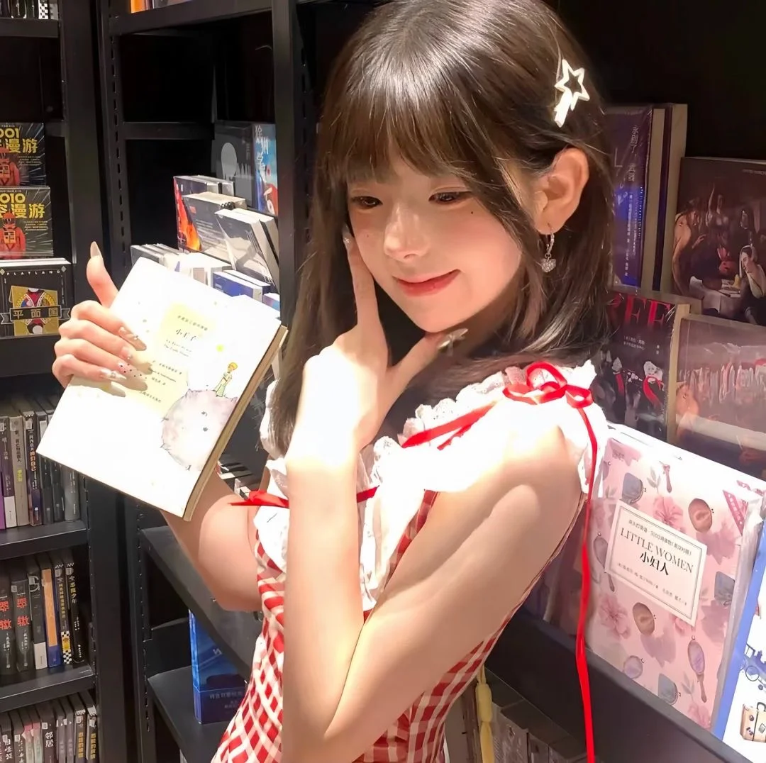 𝙒𝙚𝘾𝙝𝙖𝙩 / 女头➕背景图🍒