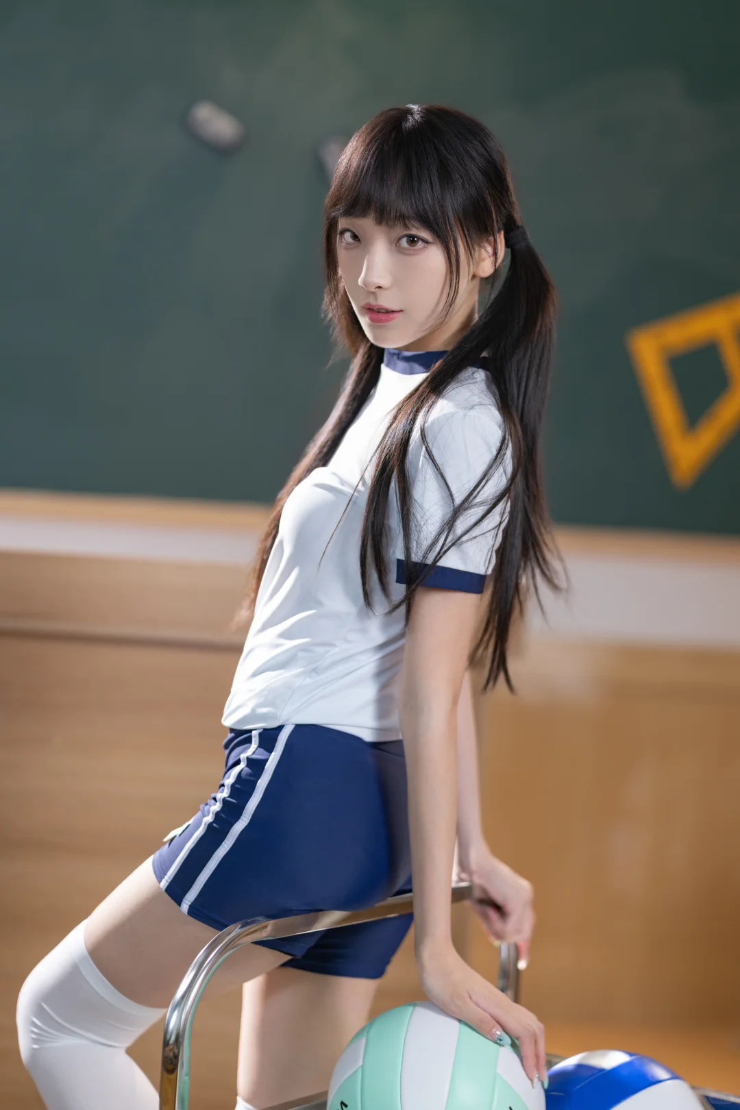 教室+体操服+双马尾 最配哦~