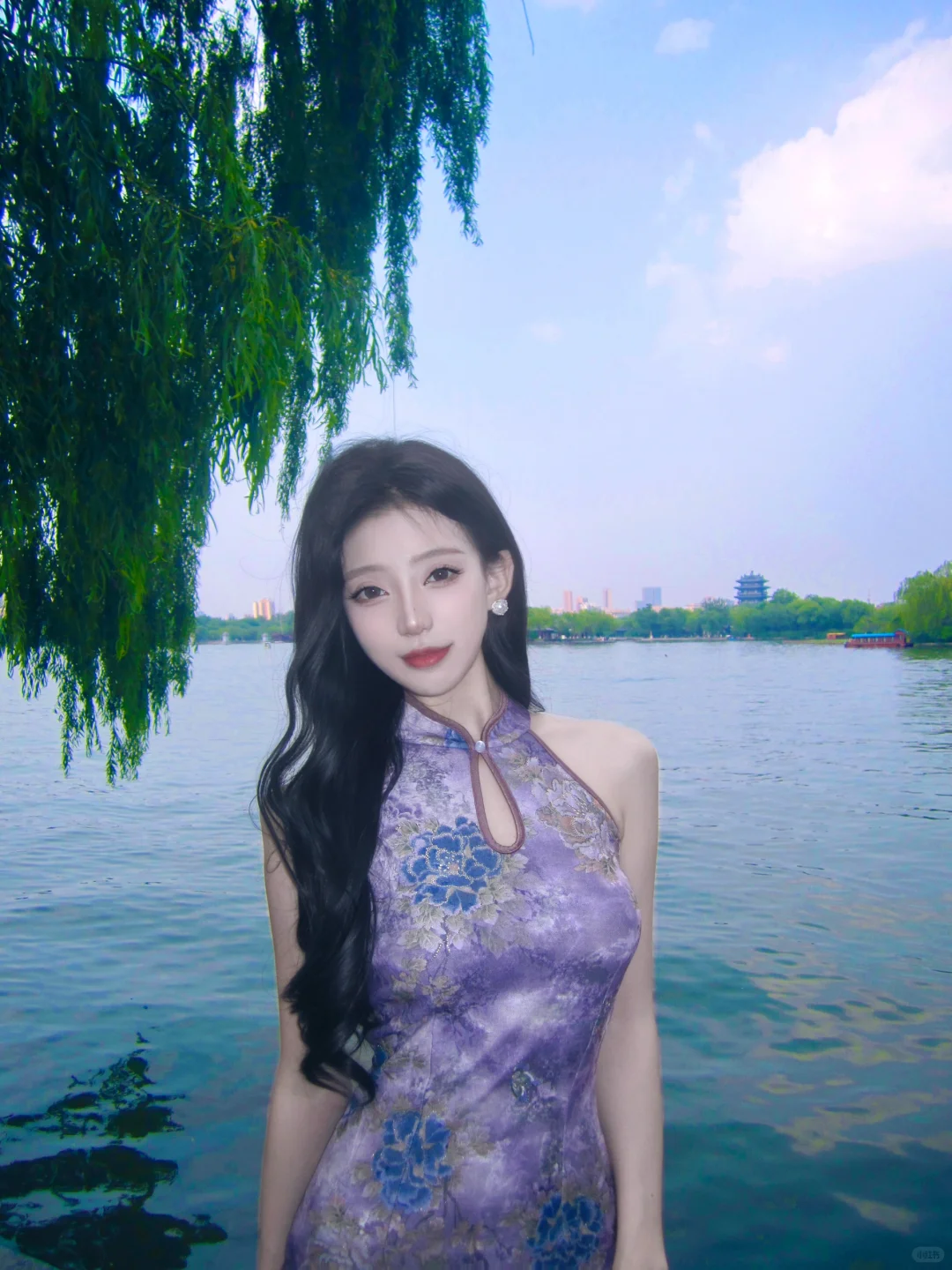 一袭旗袍，半湖烟水