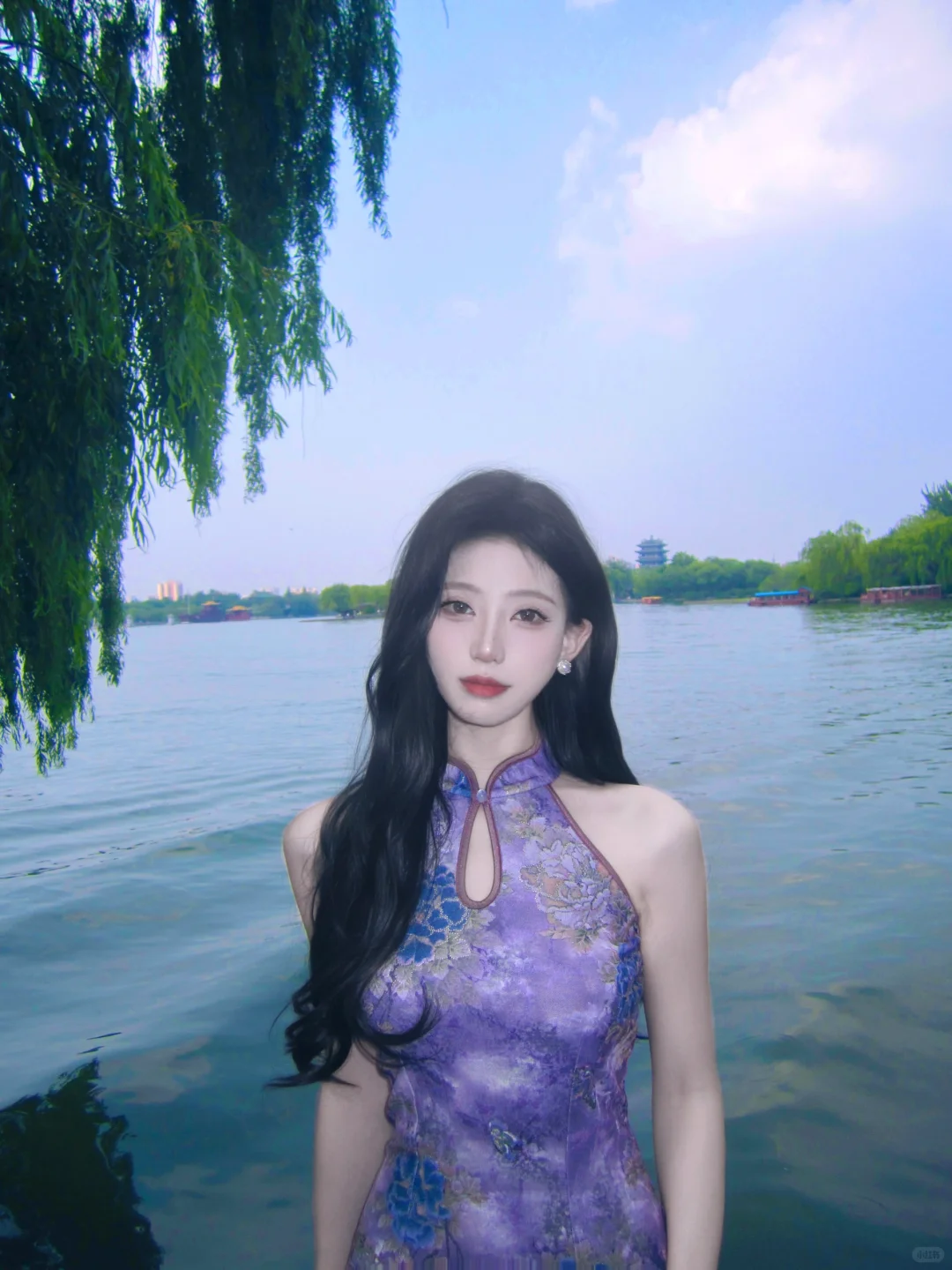 一袭旗袍，半湖烟水
