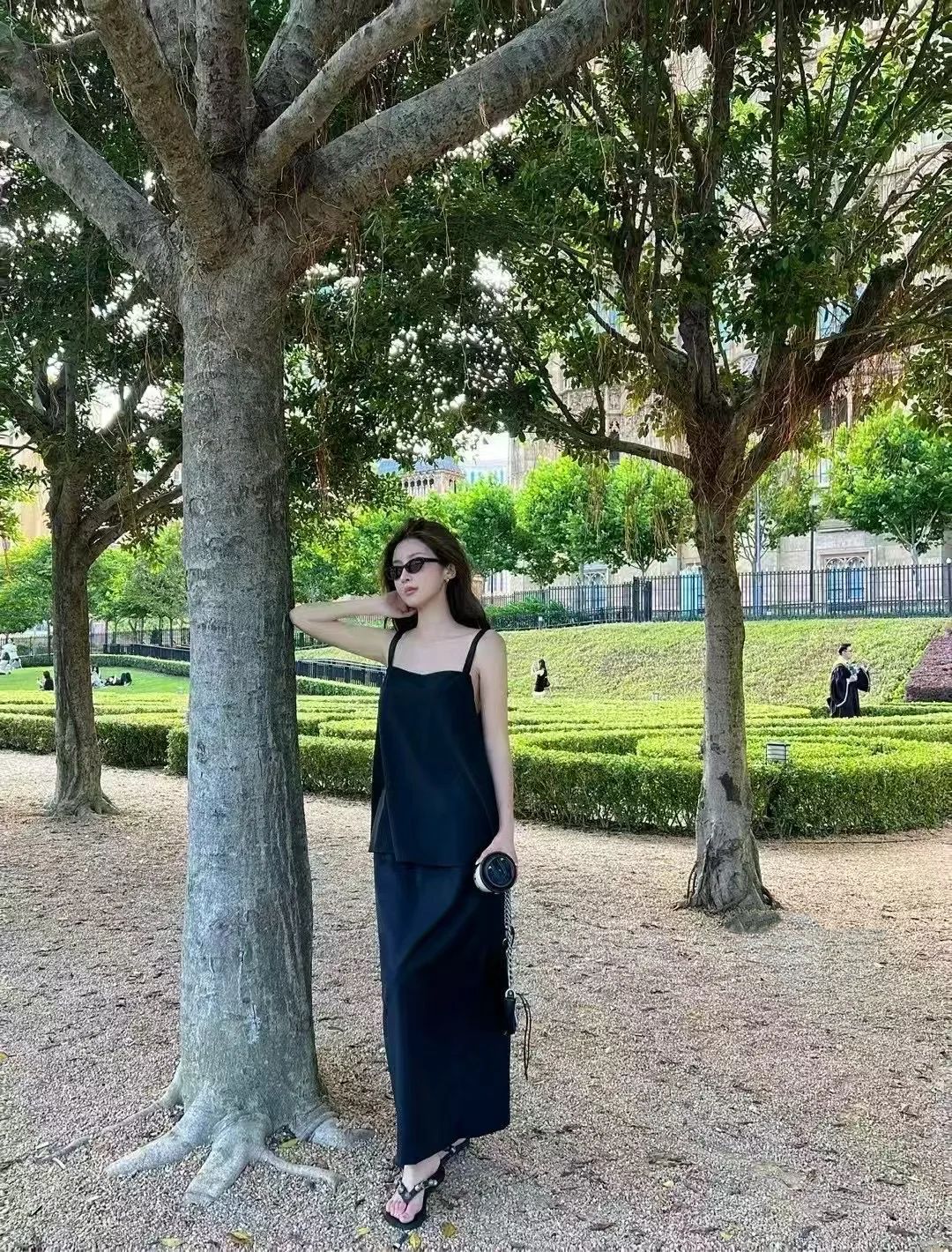 精致女神范儿的一套，后背小心机哦