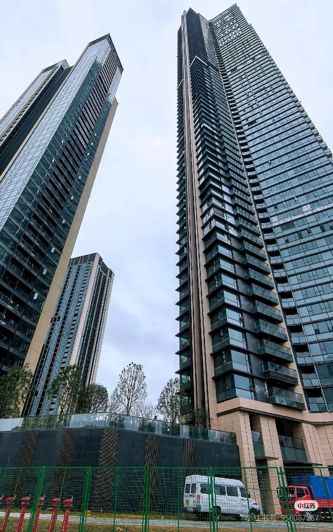 登顶中国最高住宅楼深业世纪山谷世家69层