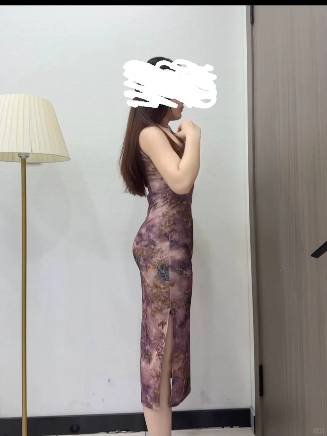 电梯看见的，不理解那些怀孕还穿旗袍的…