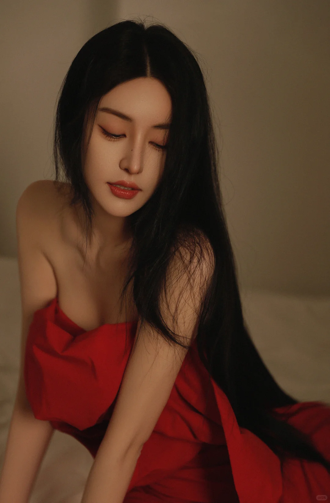 正红✘纯欲💥这组写真把我自己都撩到了…